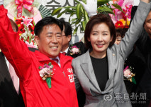 김규환 동을 사무실 개소식에 힘싣기 나선 한국당