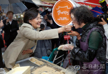 [포토뉴스] 대구 스마트공장·신매시장 방문한 박영선 중소벤처기업부 장관