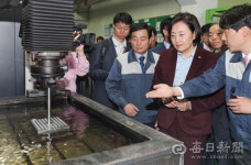 취임 후 첫 대구 방문… 박영선 중기벤처부 장관이 신매시장에?