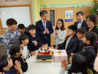 칠곡교육지원청, 어린이날 앞두고 소규모 학교 방문