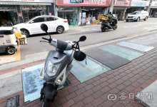 [포토뉴스] 대구읍성길 거리박물관 에 놓인 적치물 때문에 내용물 제대로 볼 수 없어요