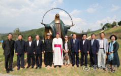 [포토뉴스] 김수환추기경사랑과나눔공원 성모상 및 천사상, 십자가의 길 봉헌식