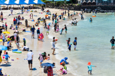 [신팔도유람] 무더운 여름, 각양각색의 제주 해수욕장을 즐겨보자