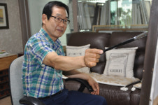 [100세 시대, 인생 2막] 메스 대신 붓 잡은 박윤규 씨