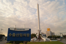 경북 구미 수출산업의 탑 교통흐름 방해 이전해야