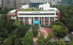 중앙도서관 vs 국채보상운동 기념 도서관