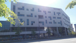 지방자치회관 개관하자마자 사용료 논란