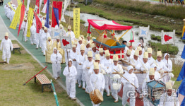 우리 동포의 애환 간직한 만주상여로 안중근 의사 운구하고 추모하는 상여 행렬