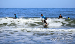 겨울 별미 과메기 먹고, 포항 용한리 해변서 서핑 즐겨요