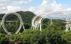 이월드 놀이기구 부메랑 코스터 오작동으로 멈춰 아찔