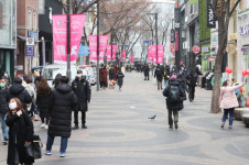 신종코로나 12번째 환자…입국 뒤 열흘간 동선파악 비상