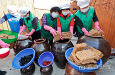 [포토뉴스] 대구 중구 남산2동, 100년 된장 담그기