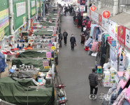 [포토뉴스] 코로나19 대구 서문시장 한산