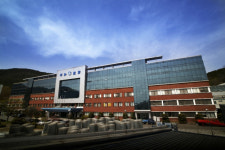 평화홀딩스 희망 싹틔우는 데 도움 4억 기부