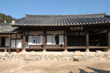 [이런일] 경주 최씨 옻골 종증 대구 동구청에 성금 100만원 전달