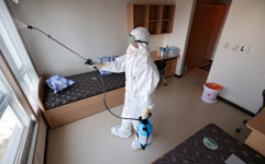 [포토뉴스] 경북대학교 기숙사 방역...코로나19 경증환자 생활치료센터