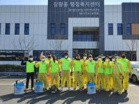 포항장량동청년회, 지역 내 주민발길 잦은 업소 방문해 손소독제 전달 및 방역작업