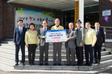 재경구미시향우회, 구미시에 응원 성금 전달
