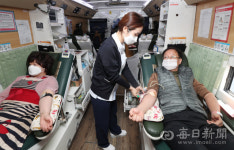 [포토뉴스] 대구 달서시장 상인들, 단체 헌혈 캠페인