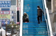 中企 근무 외벌이 가구·1인 자영업자에 9조 푼다