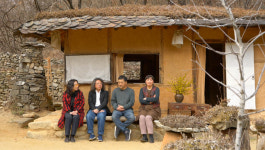 강원도 원주 산골짜기에 지은 황토집 봄맞이