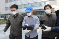 [속보] 자가격리 무단이탈 첫 구속 사우나·식당 간 60대男