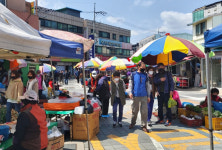 57일 만에 열린 5일장, 시끌벅적…기분 좋네예