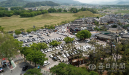 [포토뉴스] 황금연휴... 경주역사유적지구 빈 자리 없는 주차장
