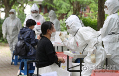 [포토뉴스] 대구 학원 강사, 코로나19 검사...이태원 클럽발 인천 학원강사 때문에