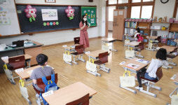 [포토뉴스] 생애 첫 등교 수업...대구 들안길초등학교 신입생