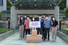 ㈜원익큐엔씨, 구미시장애인종합복지관에 코로나19 극복 후원물품 전달