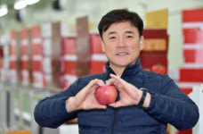 사과 파는 수달 ‘충주씨’ 센세이션, 대구·경북은 어떡하라고!