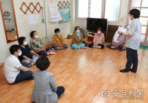 [포토뉴스] 코로나19 여파로 5개월 만에 문을 연 경로당