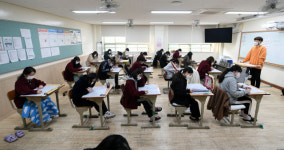 [포토뉴스] 고3 대상 올해 마지막 학력평가...대구 수성고등학교
