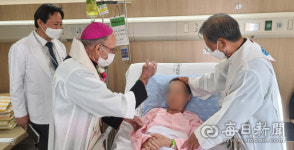 안동의료원 찾은 두봉 주교 환자·의료진에 축복을