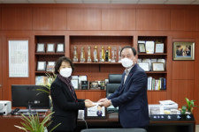 김영태 구미농협 조합장, 형곡1동에 성금 300만원 전달