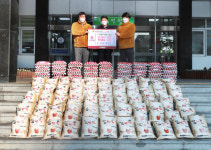 칠송 다림방, 취약계층에 쌀 60포와 계란 96판 전달