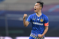 中 축구 국가대표 미드필더 우시, 세계로 러브콜 슛을 날리다