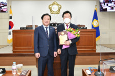 경북 영덕 손덕수 군의원 지방의정봉사대상 수상