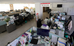 [포토뉴스] 대구시청 별관 여성가족과...몽땅 자가격리