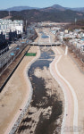 [포토뉴스] 수변공간으로 변신한 동화천