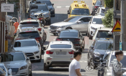 [포토뉴스] 대구 범어초교 통학로 아수라장...대규모 아파트 개발되면