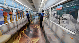 [포토뉴스] 코로나로 못 가는 해외여행...대구도시철도 타고 세계여행 가자