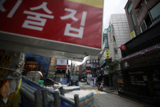 [속보] 서울·경기·인천 7월부턴 식당·카페·노래방·유흥시설 밤 12시까지