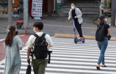 [포토뉴스] 횡단보도 킥보드, 위험해요