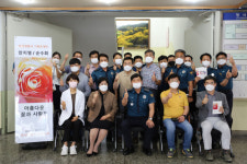 경찰서에서 수채화 전시회 열어