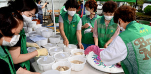 방촌동 새마을협의회·부녀회 초복맞이 삼계탕 나눔