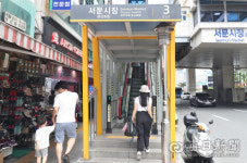 [포토뉴스] 서문시장 도시철도3호선 3번 출입구...하행 에스컬레이터 없어