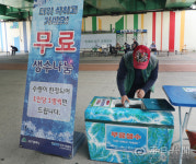 [포토뉴스] 신천둔치 무료 생수 제공