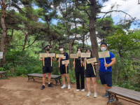 경북 구미 사곡고 학생들, 효자봉 등산로에 희망 메시지 나무펫말 설치